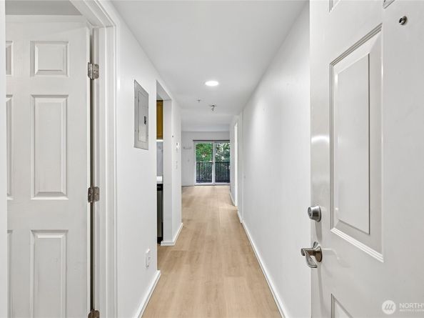12345 Roosevelt Way NE 306, Seattle WA 98125