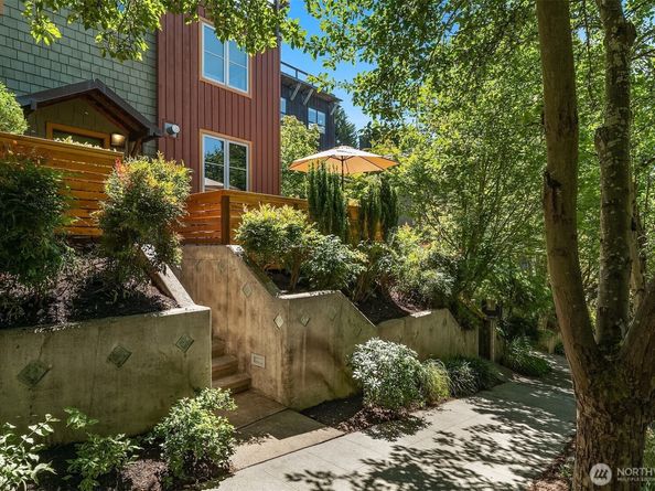 3824 Evanston Avenue N 11, Seattle WA 98103