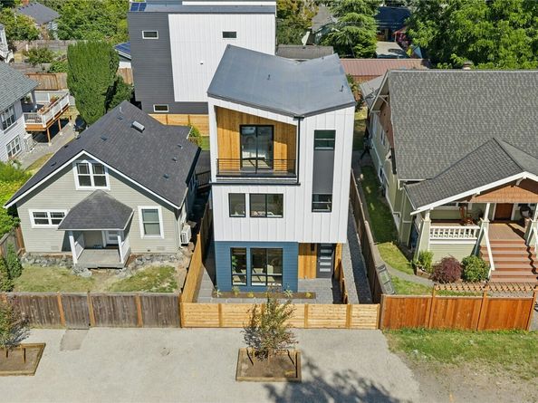 9240 Dayton Avenue N, Seattle WA 98103