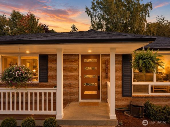 18974 Marine View Drive SW, Normandy Park WA 98166