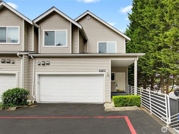 9729 26th Avenue SW 404, Seattle WA 98106