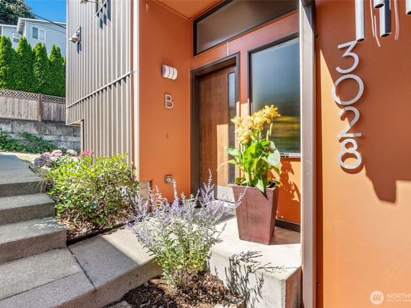 3028 SW Avalon Way B, Seattle WA 98126
