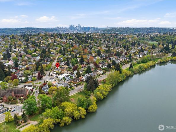6238 Woodlawn Avenue N, Seattle WA 98103