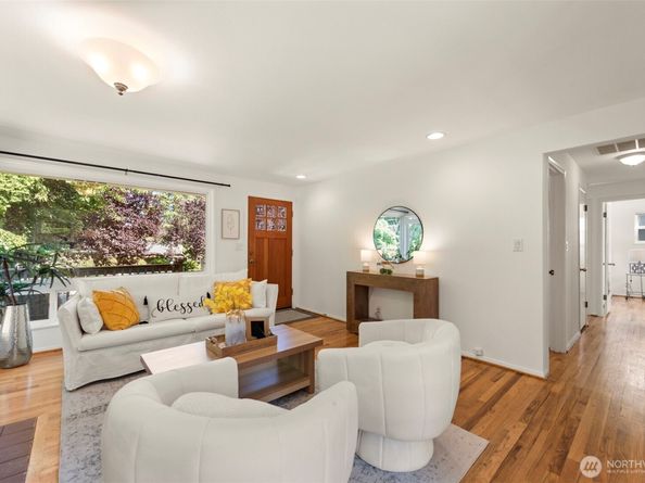 6831 37th Avenue NE, Seattle WA 98115