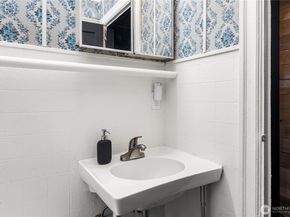 12027 10th Avenue S, Seattle WA 98168