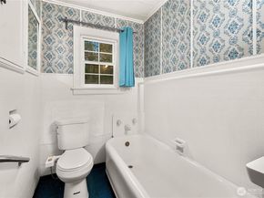 12027 10th Avenue S, Seattle WA 98168