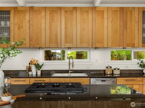 11059 SE 31st Street, Bellevue WA 98004