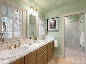 3824 48th Avenue NE, Seattle WA 98105