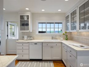 3824 48th Avenue NE, Seattle WA 98105