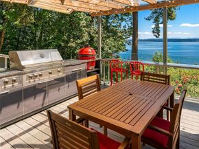 21206 SW Tramp Harbor Road, Vashon WA 98070