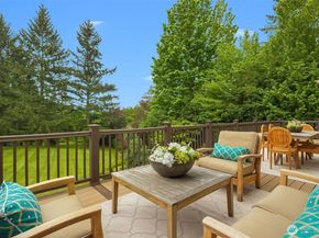 26207 NE 34th Street, Redmond WA 98053
