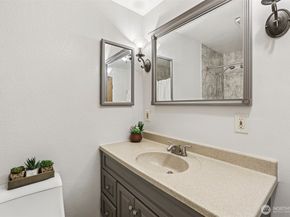 280 NW Newport Way B14, Issaquah WA 98027