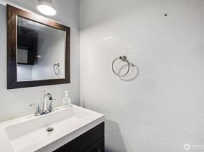 280 NW Newport Way B14, Issaquah WA 98027