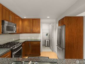 900 Warren Avenue N 302, Seattle WA 98109