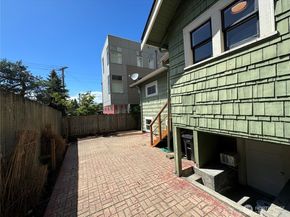 811 NE 66th Street, Seattle WA 98115
