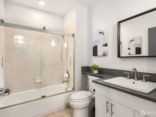 2716 Elliott Avenue 402, Seattle WA 98121
