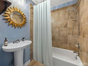 13741 SE 201st Street, Kent WA 98042