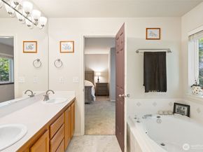 4851 NW Walgren Drive, Silverdale WA 98383