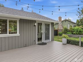 20426 73rd Place NE, Kenmore WA 98028
