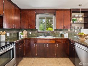 2001 NE 12th Street, Renton WA 98056