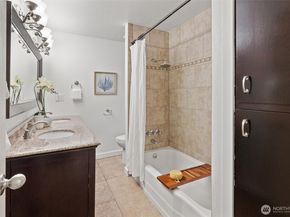 2001 NE 12th Street, Renton WA 98056