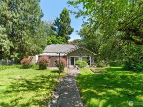 9059 Carkeek Drive S, Seattle WA 98118