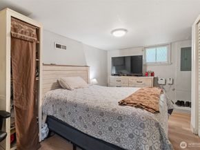 9059 Carkeek Drive S, Seattle WA 98118