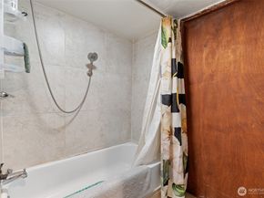 9059 Carkeek Drive S, Seattle WA 98118