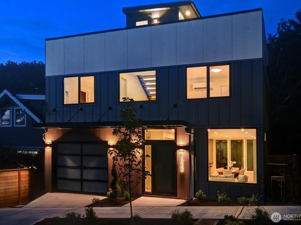 2622 Mayfair Avenue N, Seattle WA 98109