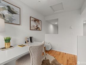 15652 NE 103rd Court 103, Redmond WA 98052