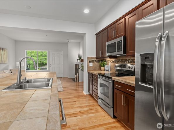 15652 NE 103rd Court 103, Redmond WA 98052