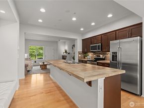 15652 NE 103rd Court 103, Redmond WA 98052