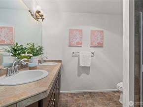 15652 NE 103rd Court 103, Redmond WA 98052