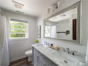 15104 Sunrise Drive NE, Bainbridge Island WA 98110