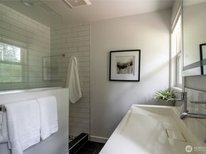 15104 Sunrise Drive NE, Bainbridge Island WA 98110