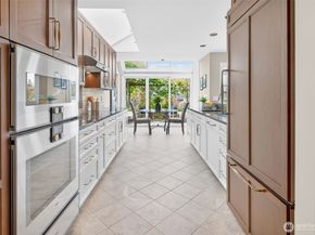 9829 NE 1st Street, Bellevue WA 98004