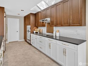 9829 NE 1st Street, Bellevue WA 98004