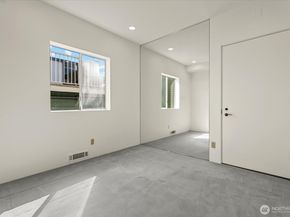 3089 Alki Avenue SW 2, Seattle WA 98116