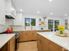 145 Mt Pilchuck Avenue SW, Issaquah WA 98027