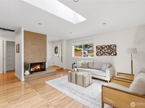 12019 NE 136th Pl Place, Kirkland WA 98034