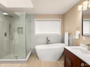 25444 SE 42nd Place, Issaquah WA 98029