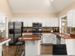 25444 SE 42nd Place, Issaquah WA 98029