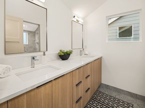 533 B N 70th Street, Seattle WA 98103