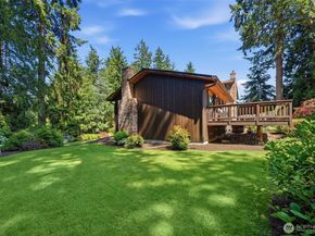 1526 S Lake Stickney Drive, Lynnwood WA 98087