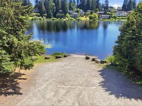 1526 S Lake Stickney Drive, Lynnwood WA 98087