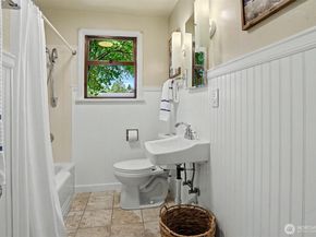 6519 40th Avenue NE, Seattle WA 98115