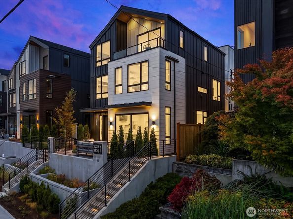 2530 30th Avenue W, Seattle WA 98199