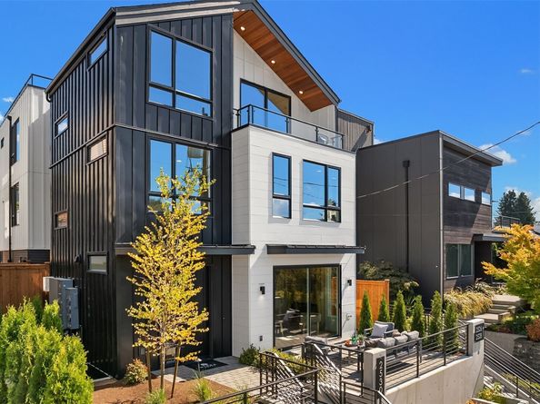 2530 30th Avenue W, Seattle WA 98199
