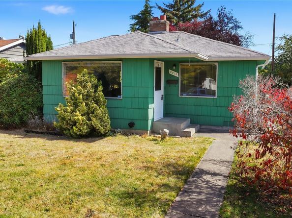 9216 30th Avenue SW, Seattle WA 98126
