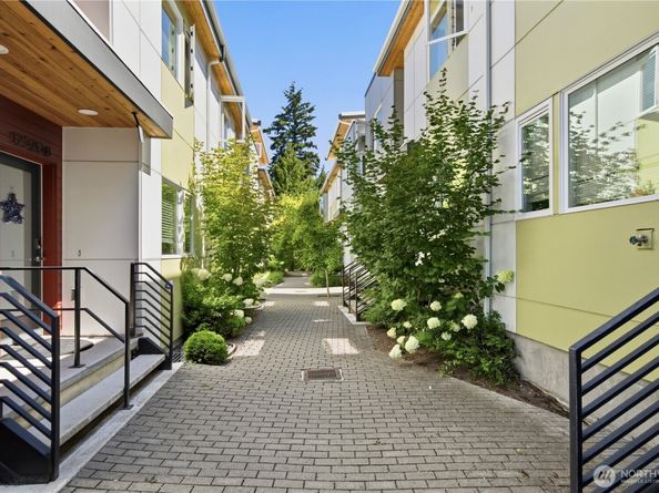 12516 15th Avenue NE A, Seattle WA 98125